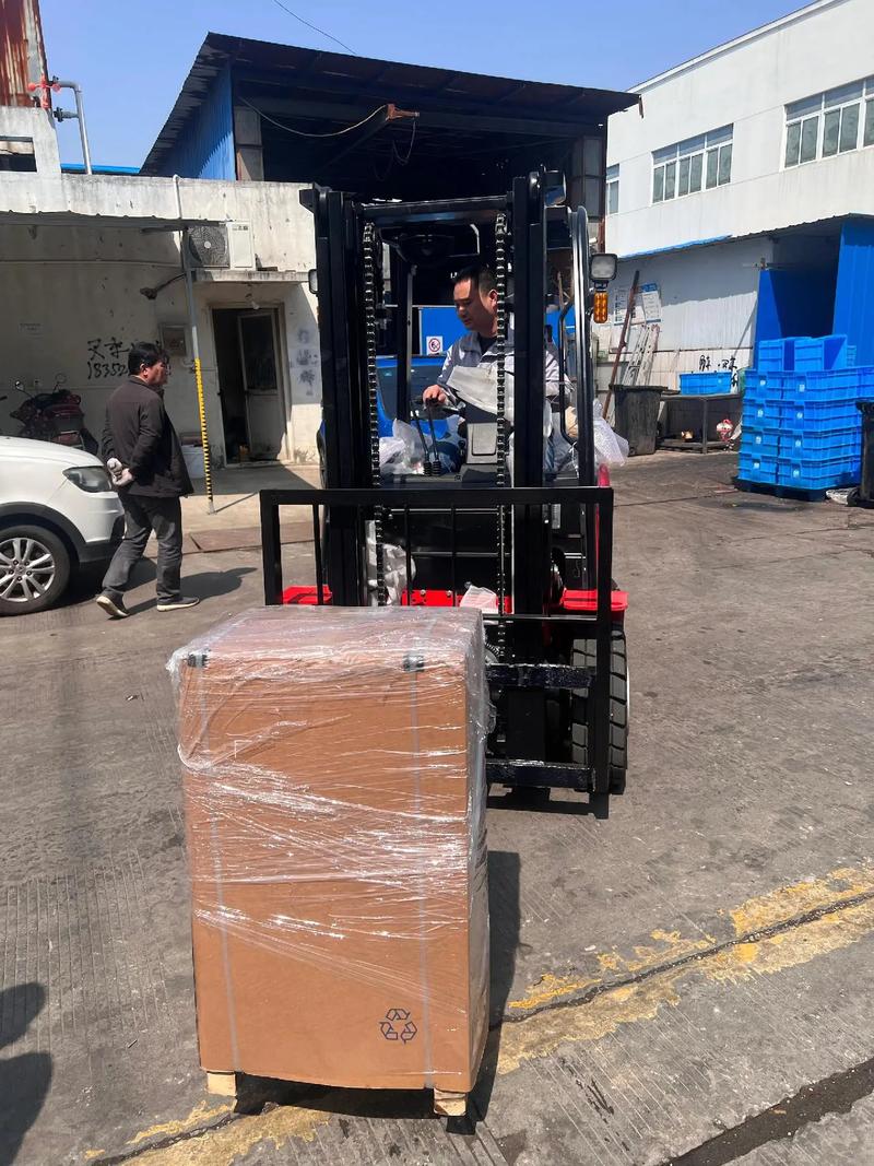 杭叉2吨电动冷库用车 精工品质，助力冷链仓储高效运转